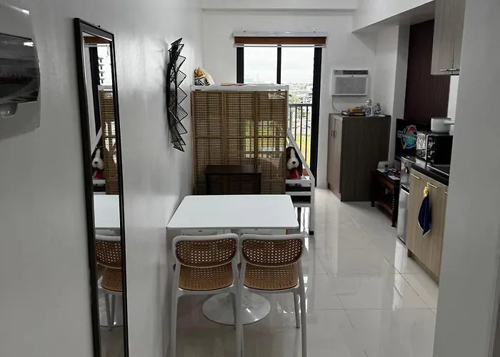 Modern With Balcony And View Near Bgc 마닐라