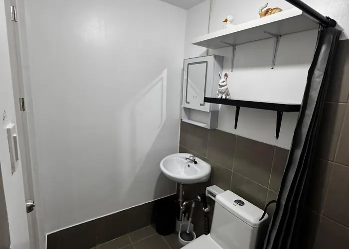 Modern With Balcony And View Near Bgc