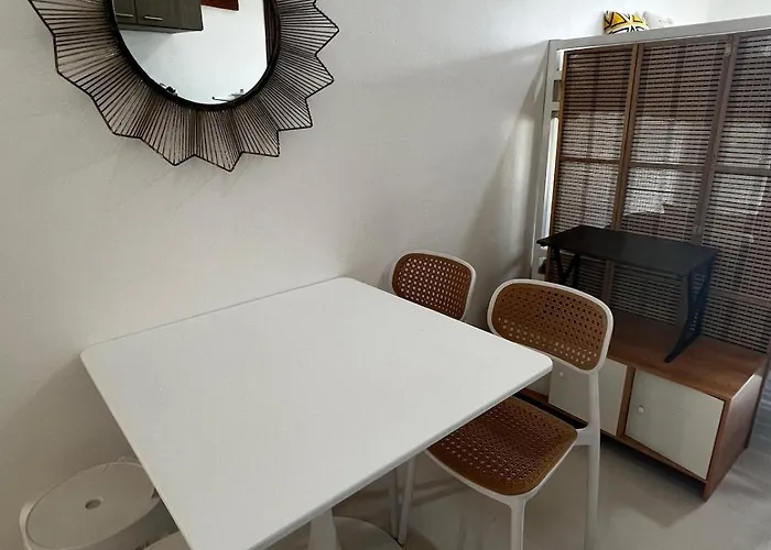 Modern With Balcony And View Near Bgc 아파트