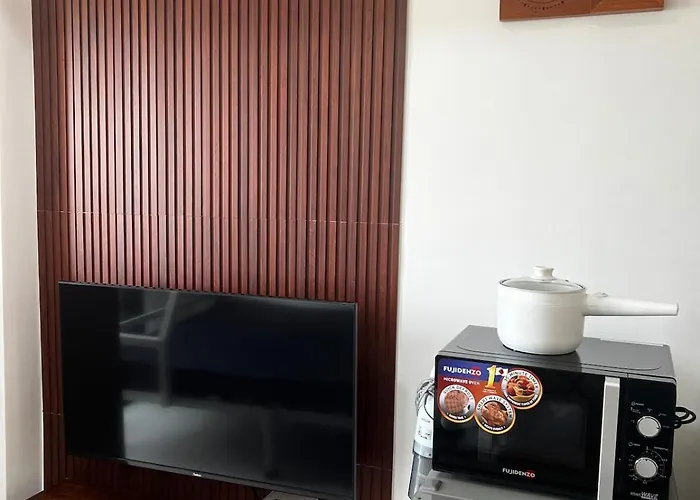 Modern With Balcony And View Near Bgc 아파트