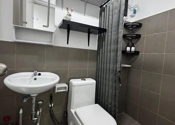 아파트 Modern With Balcony And View Near Bgc 마닐라
