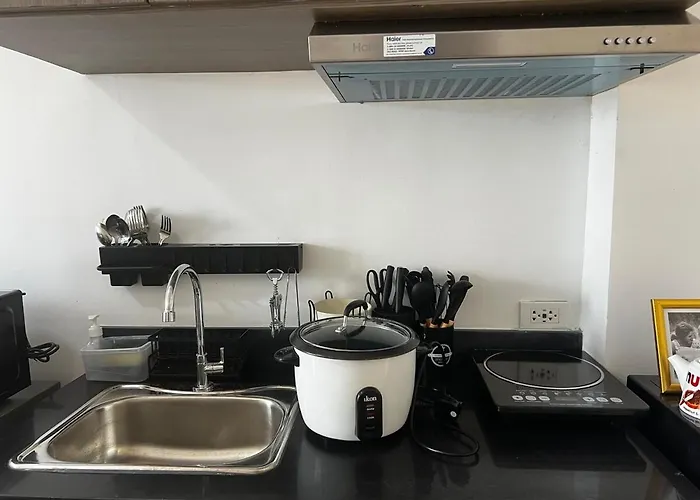 Apartment Modern With Balcony And View Near Bgc Manila