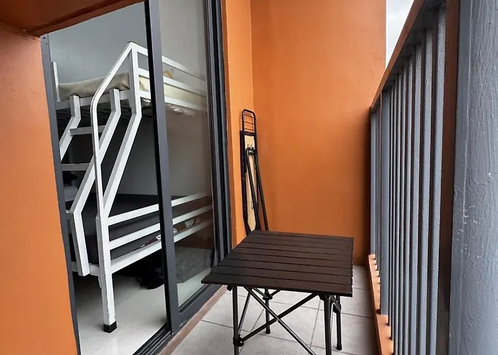 Apartment Modern With Balcony And View Near Bgc *
