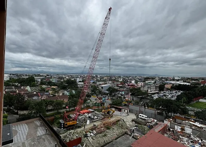 Modern With Balcony And View Near Bgc *